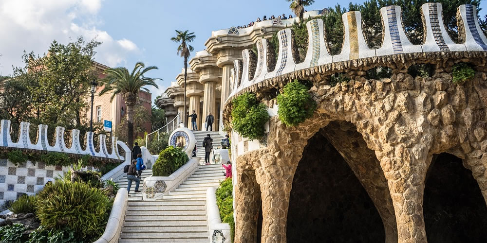 グエル公園バルセロナ ガウディの洒落っぷりとサグラダファミリアの絶景 :