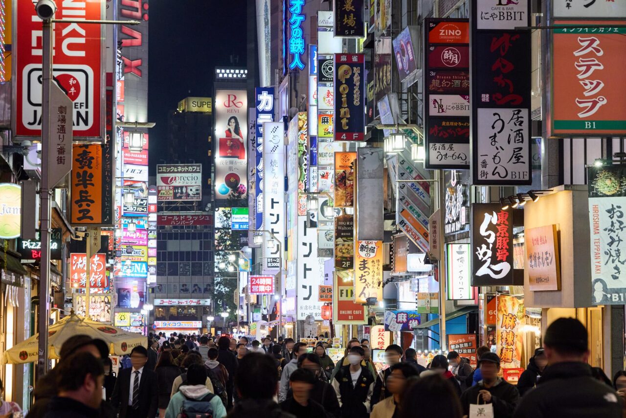 東急歌舞伎町タワーTOKYU KABUKICHO TOWER のネオンデザインを写真におさめてきました！ずぼらなオッターデザイナ