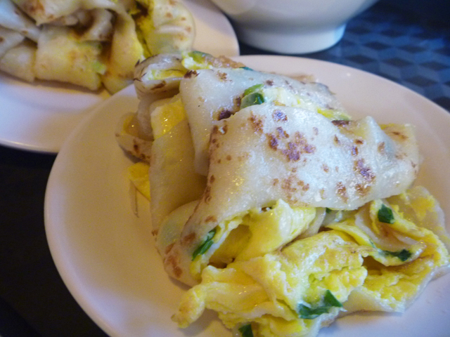 美味しいところ 📍台北 台湾の朝ごはん、満喫！ 台北・中山区で、台湾の伝統的な朝食を堪能。 とろっとした豆乳スープ「鹹豆漿