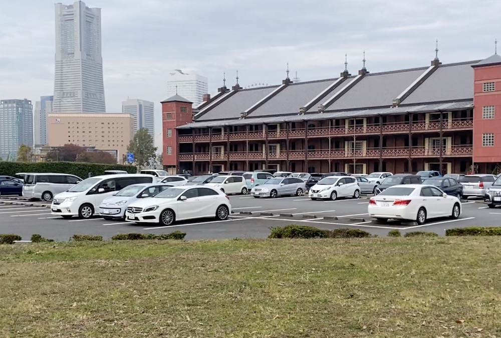 横浜・赤レンガ倉庫で釣り駐車場そば、柵・トイレあり東京湾奥釣り場探検隊動画で東京、千葉、神奈川の海、川、池、沼などの釣り場を紹介
