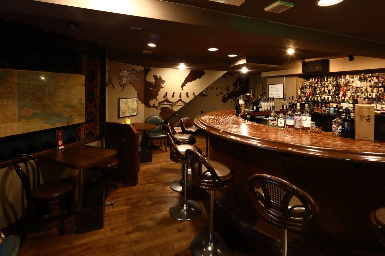 レトロ電柱・木 千葉稲毛の漁師町だった街に残る木製電柱レトロ電柱Deepランド