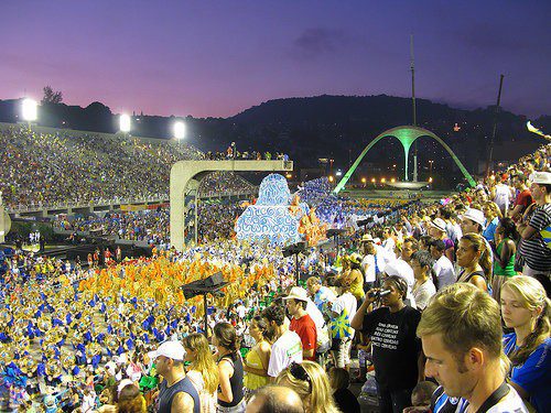 2025年3月2日～3月4日 一生に一度は現地で観たい！リオのカーニバル「本選」観戦チケット＜往復シャトルバス付 リオ・デ・ジャネイロ発＞リオデジャネイロの観光・オプショナルツアー専門 VELTRA ベルトラ