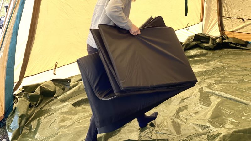 スノーピーク リビングシートで実現する「お座敷スタイル」。真冬の西湖で実践。│maagz