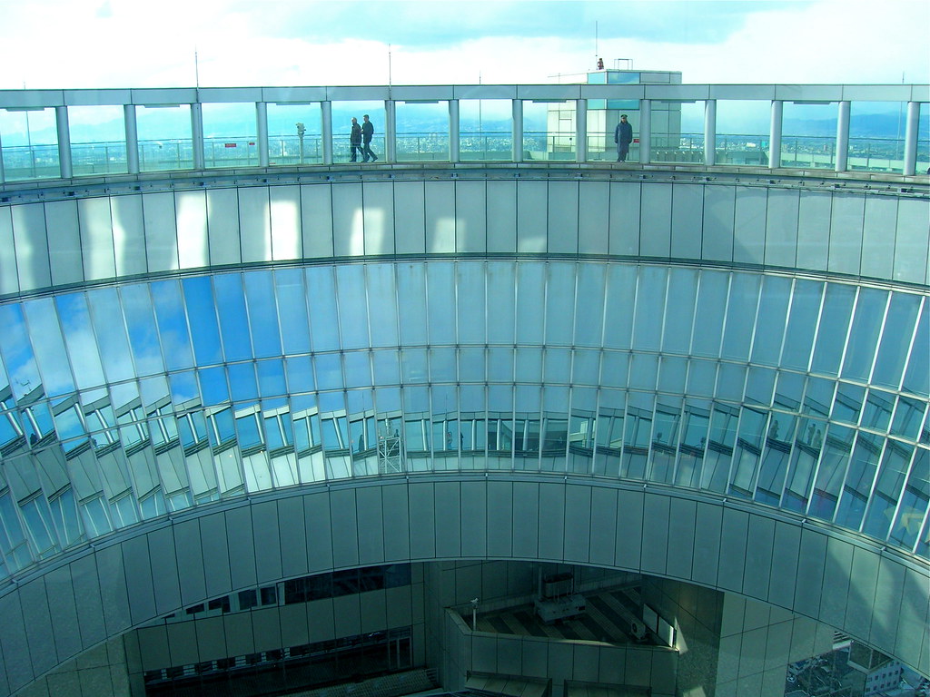 大阪観光 梅田スカイビル 空中庭園展望台の安い駐車場15選