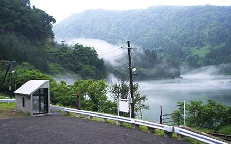 早戸駅 - 風に吹かれて無人駅