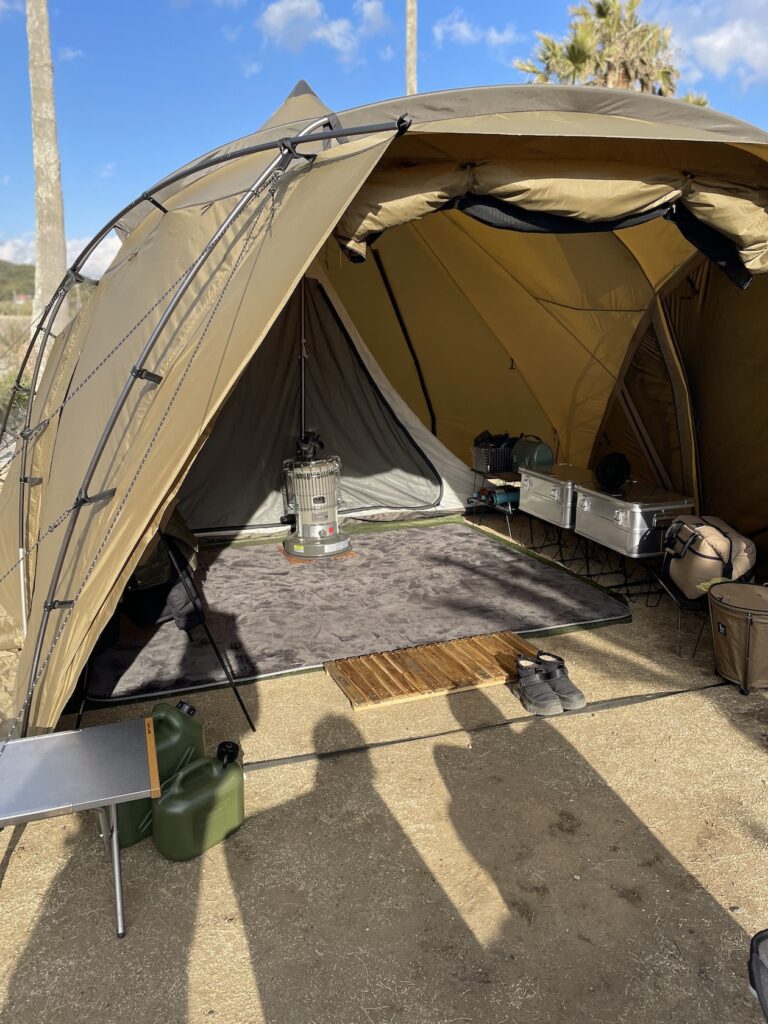 12月 冬キャンプでお座敷スタイルの写真素材72931474- PIXTA