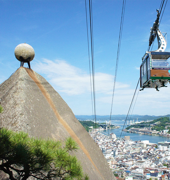 こんにちは、尾道のかき氷屋さん氷屋天菓です🍧なんとお店のスグ近くにアスランとシュラが来てたみたいです！ガンダム大好きなのでテンション上がりますね🤗欲を言えばお店に来て欲しかった映画は次の定休日に観に行く予定ですが、それまではネタバレに怯えながら