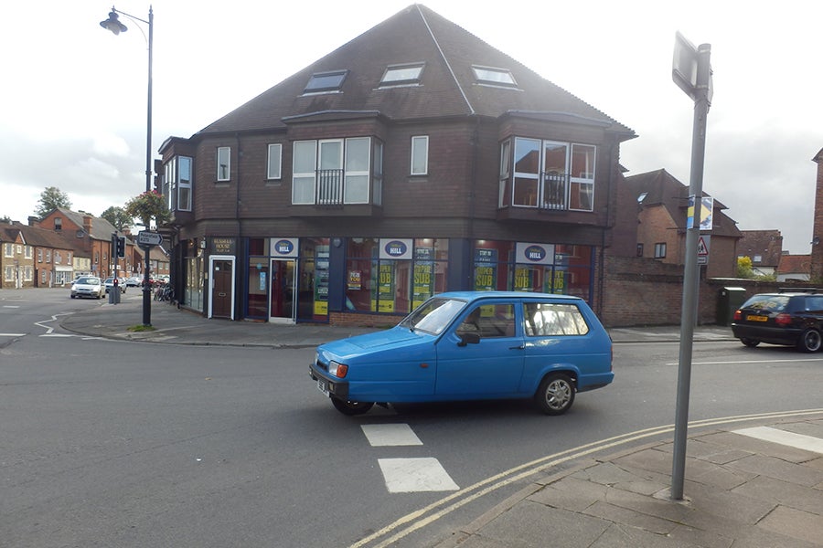 カウンタック」みたいな三輪スーパーカー「ボンド・バグ」とは？ 英国生まれのマジメな珍車の正体～カスタム・アウトドア・福祉車両・モータースポーツなどのカーライフ情報が満載～ AUTO