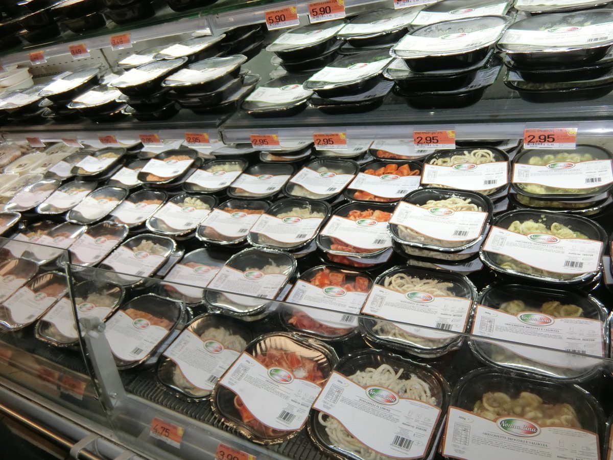 ローマテルミニ駅構内のスーパーSAPORI DINTORNI CONAD嫁と旅行ブログ