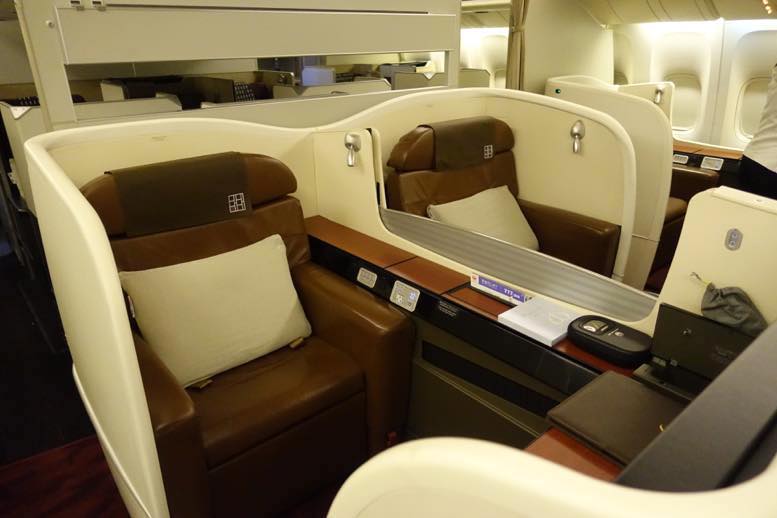 雲上の1A席で楽しむ“幻のシャンパン” 特集・JALファーストクラスで行くロンドン 3