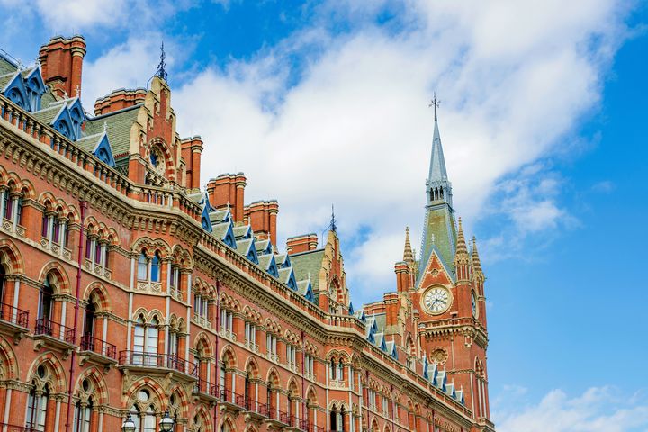 ブリュッセル⇄アントワープ“鉄道の大聖堂”と称される美しい駅舎「アントワープ中央駅」 – 旅のアシアト👣