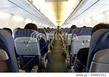 4ページ目飛行機 機内の写真素材写真素材なら「写真AC」無料 フリー ダウンロードOK