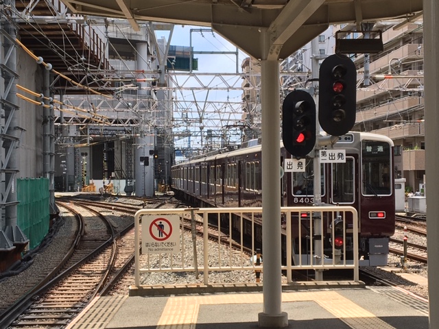 淡路駅 阪急大阪市東淀川区 ～京都線と千里線のダイナミックな平面交差と大変貌を遂げる前のレトロ感満載の雰囲気が魅力的な快速特急停車駅～