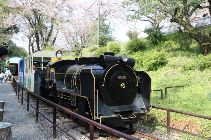 相模原「鹿沼公園」にある蒸気機関車D52形 汽笛やブレーキ開放音の動画など –