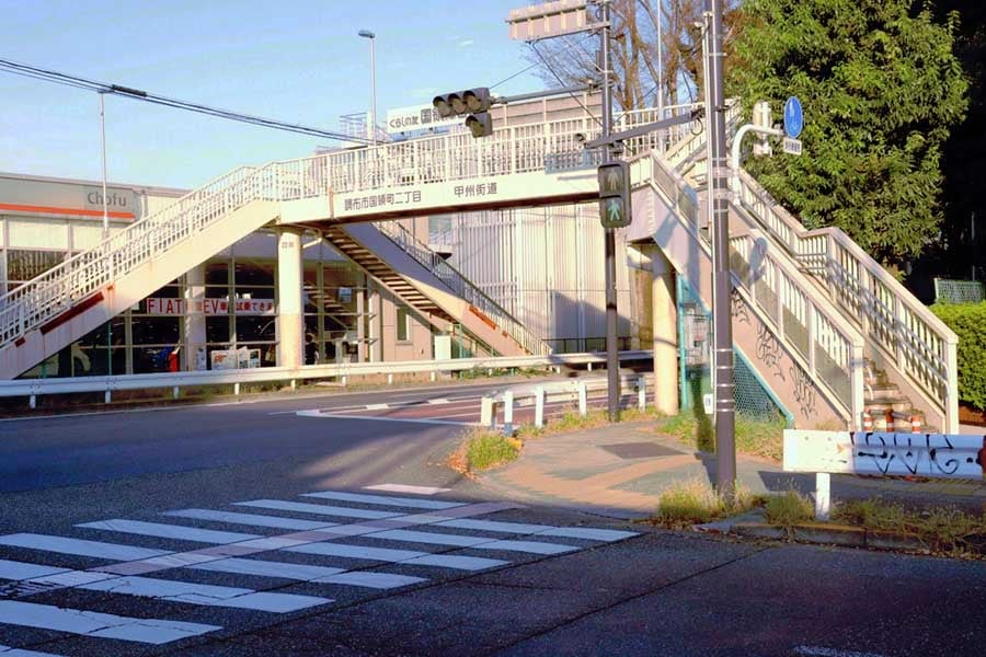 狭い道や路地を運転する時のコツは？対向車が来たらどうする？CARPRIME カープライム