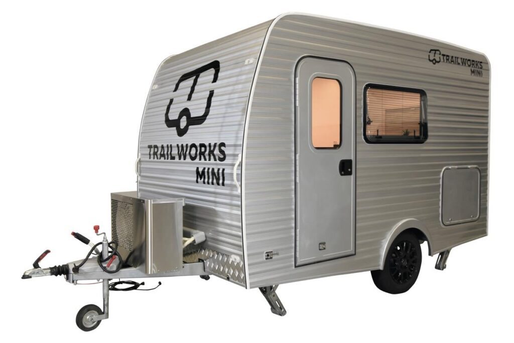 牽引免許不要のおしゃれキャンピングトレーラー4選 ジャパンキャンピングカーショー2023中古車なら グーネット