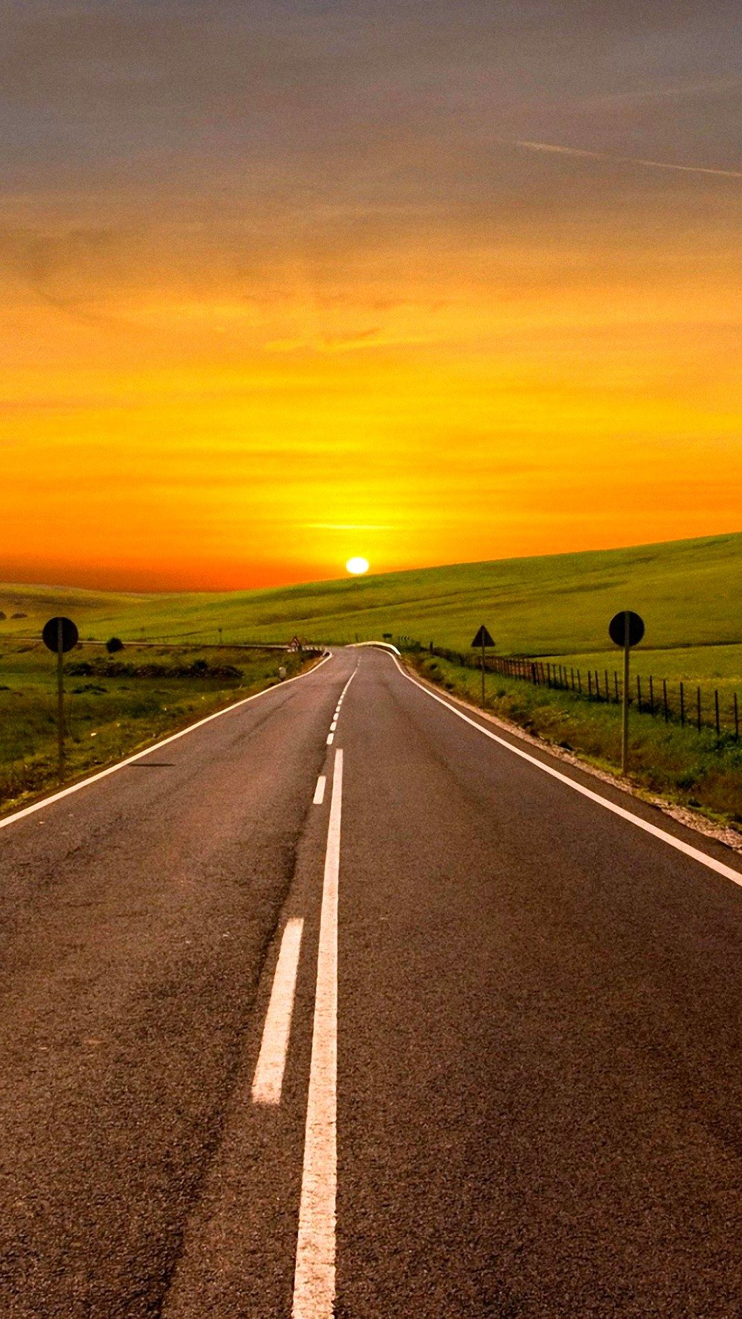 景勝地 天に続く道知床斜里町観光協会