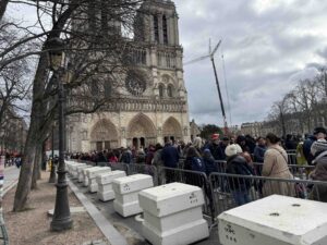 パリ：ノートルダム大聖堂ガイドツアー 複数回入場オプション付きGetYourGuide