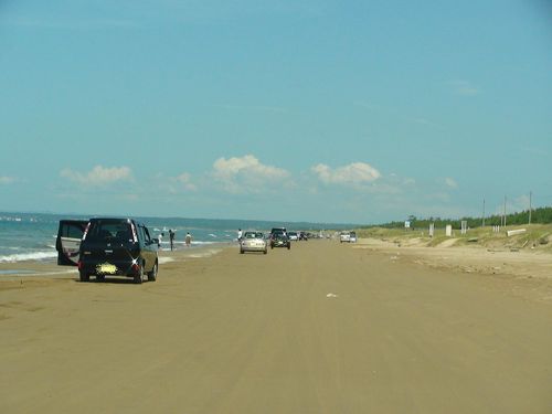 日本でここだけ！車で波打ちぎわを走れる砂浜「なぎさドライブウェイ」 : 東京別視点ガイド