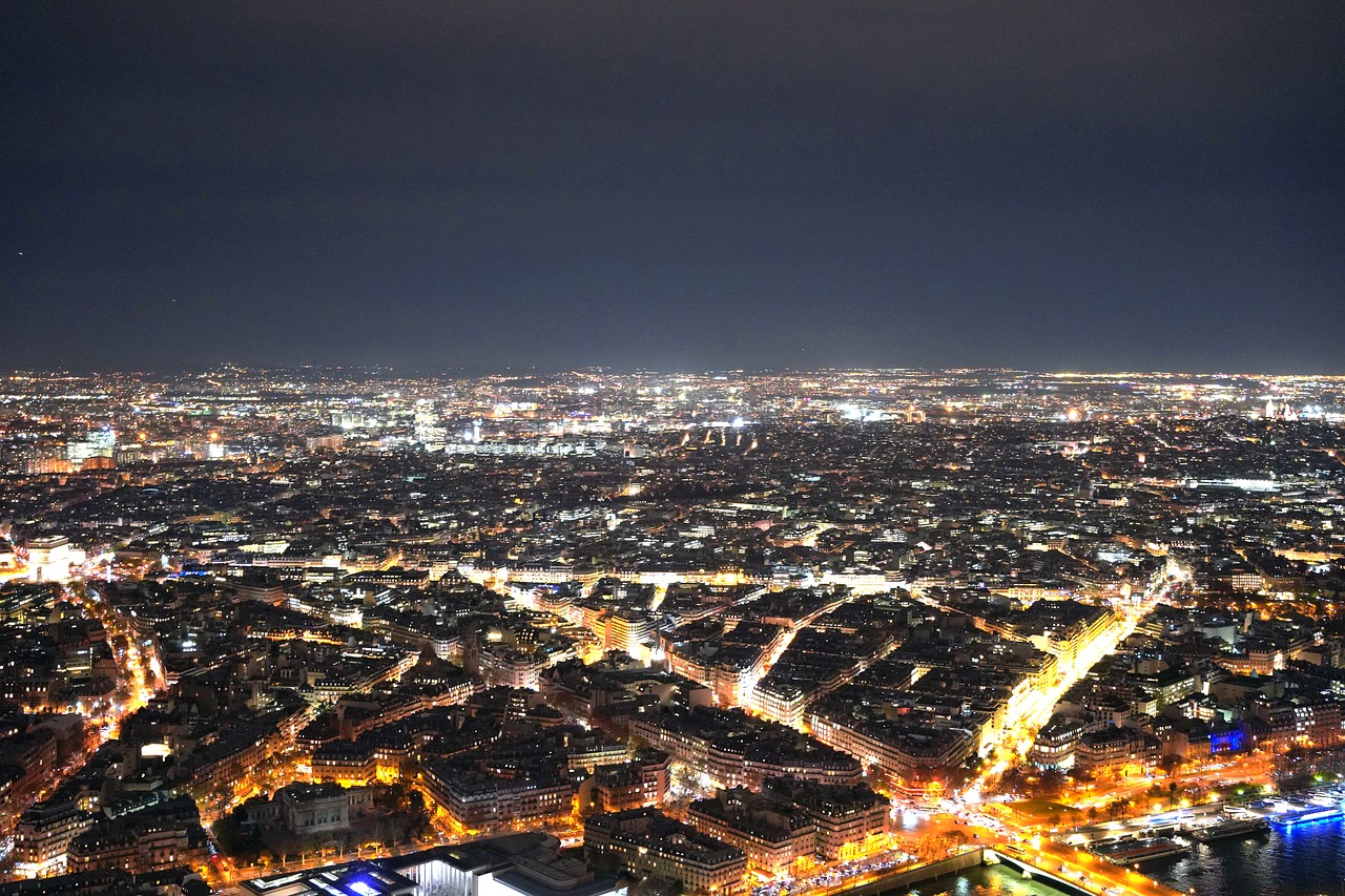 パリの夜景 おすすめスポット 夜になると想像できない美しさに～インスタ映え最高パリ旅行のシニアなヒント