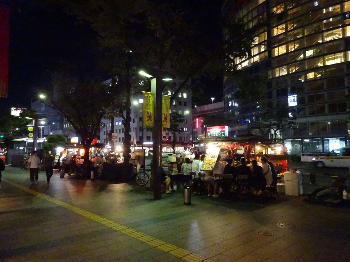 福岡 屋台けいじ＜福岡の屋台を楽しもう！＞ 3 特集記事にしてつニュース ーたのしいまちの、たのしい暮らし