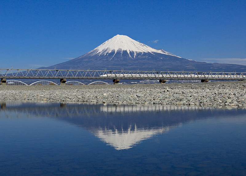 新幹線海側の窓越しに富士山が見える話 - 境目と鉄道