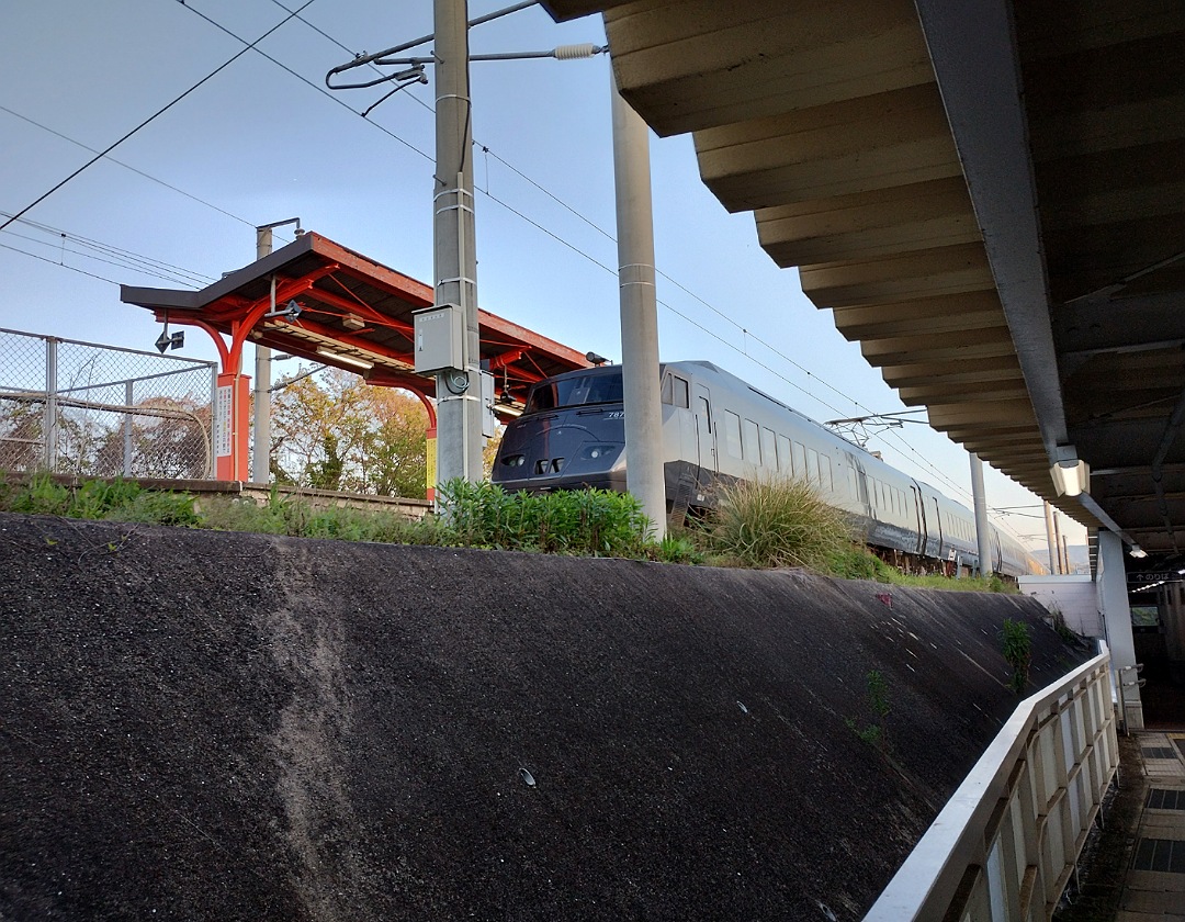 本当にいらない? 特急かささぎの需要を観察 西九州新幹線から外れた肥前鹿島駅の利用者は? Pass-case.com