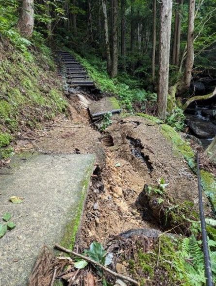 岩井滝 岡山県 鏡野町の観光地スポット 滝を裏側から見学！「裏見の滝」岡山はれろぐ