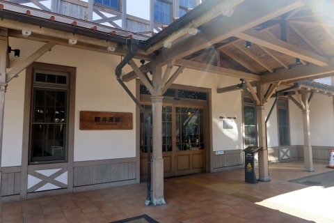 いつもご来店いただきありがとうございます😊 風も涼しく散策するにはいい季節ですね🍃最近はワンちゃん🐶連れの方々が増えてきて可愛いが渋滞しています🐾 皆様も神社や見晴台の散策がてら