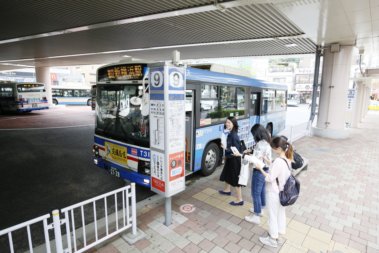 川崎鶴見臨港バス鶴見営業所 のバスに広告を出す方法・料金ほか┃川崎市川崎区・鶴見区・港北区・幸区 - 交通広告・屋外広告の情報サイト 交通広告ナビ