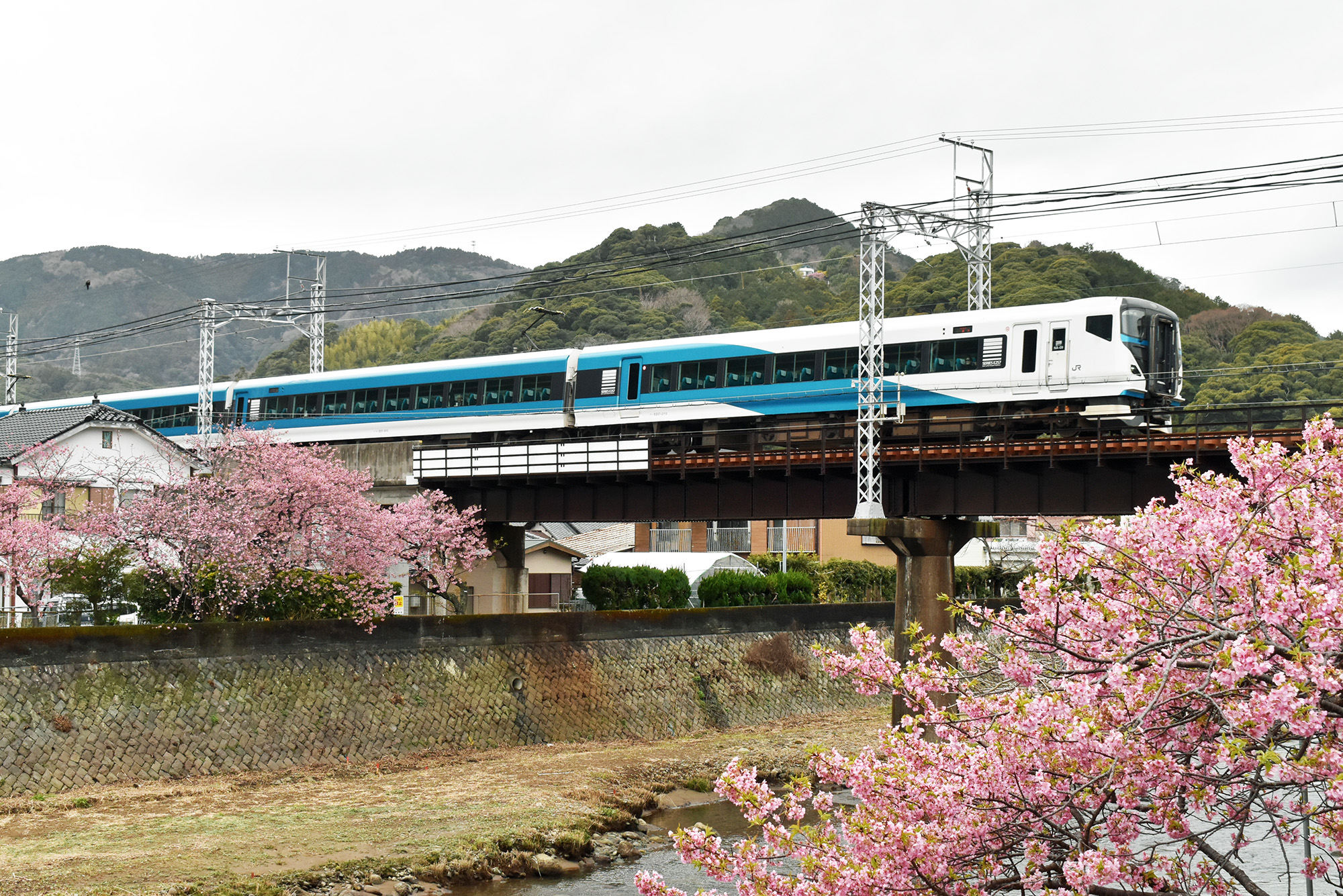 思い出の鉄路シリーズ③〜名鉄犬山橋Arc アーク 施術院