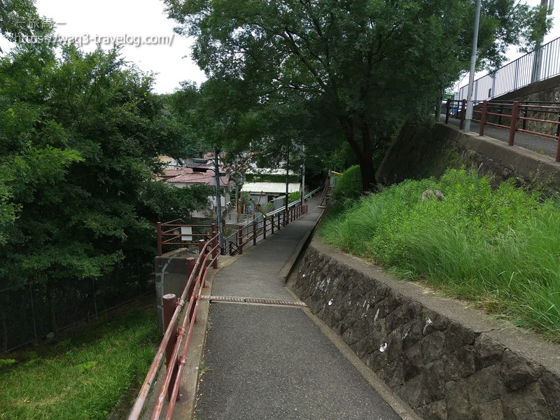 いまなお現役を関西に追う！２０１８夏 １日目その３・神鉄電車で鵯越に立つ: 赤い電車は臼い線