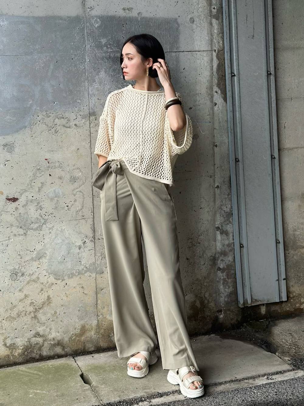 40代の夏旅行はスニーカーコーデで♪ 歩きやすい＆おしゃれな「お手本の着こなし4つ」 –CBK magazine