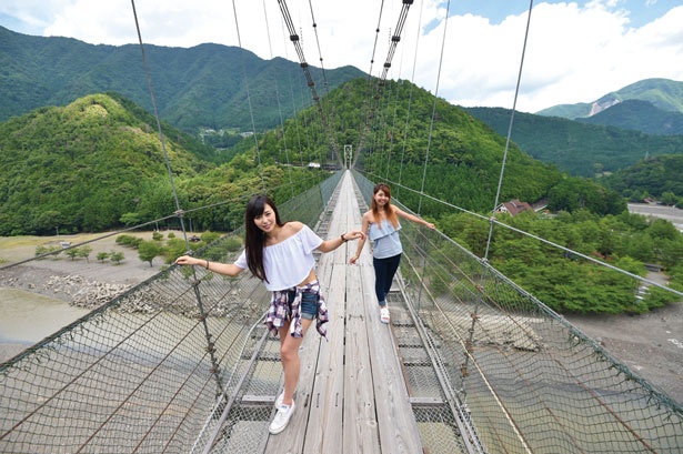 谷瀬の吊り橋木橋資料館