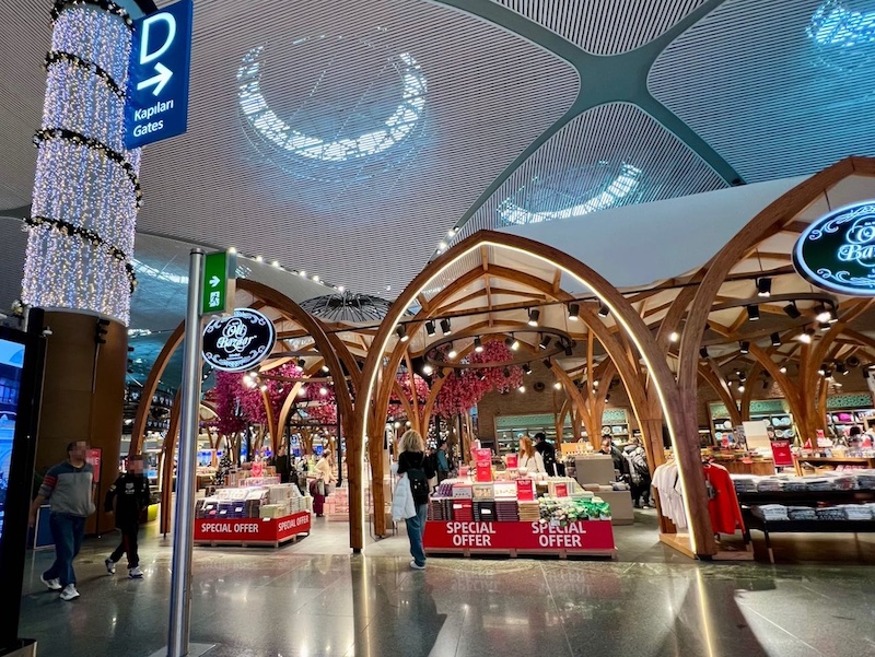 イスタンブール空港の寝る場所・仮眠室はここ！出発ロビーで寝た話 - 旅好きアラサー女子の世界一周ブログ