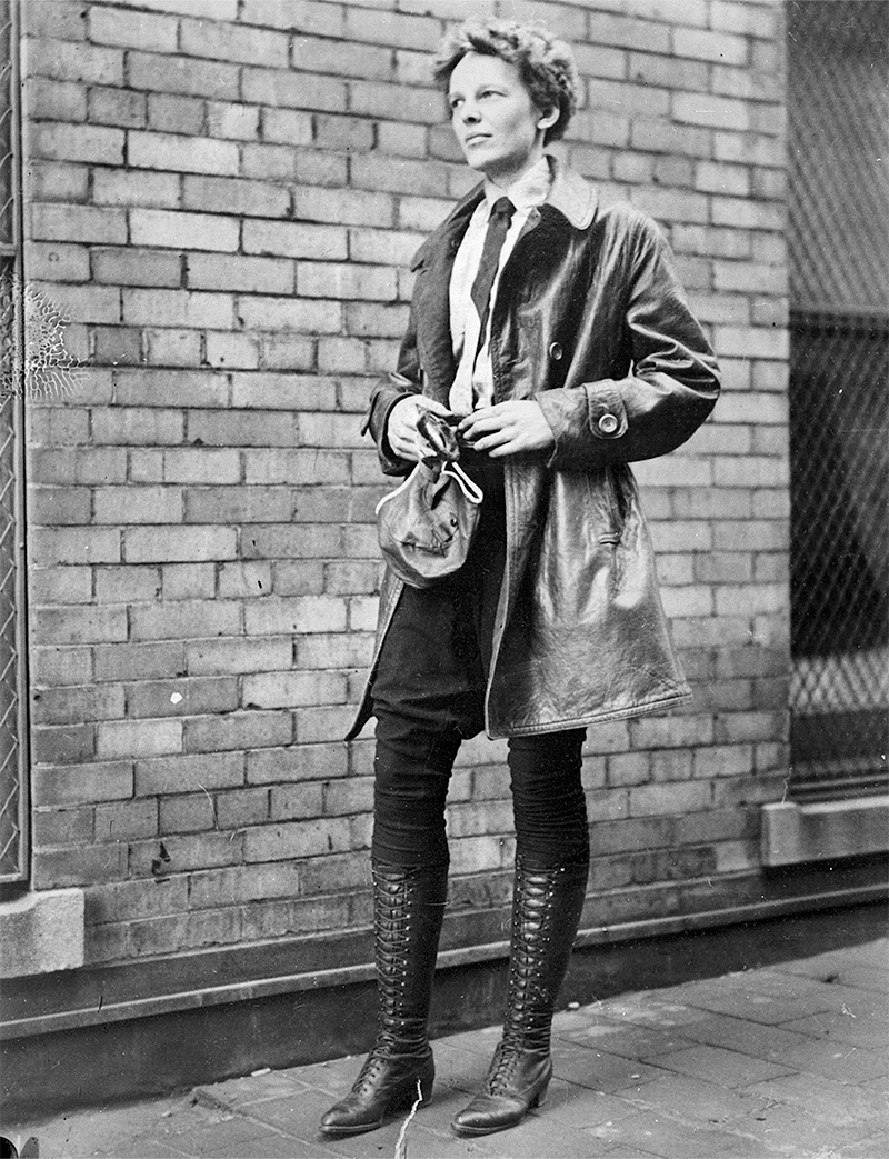 知性と愛らしさを兼ね備えて。 アメリア・イアハート のスタイルをつくるアイテム８選 -