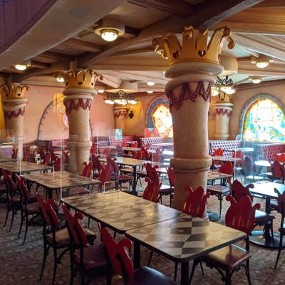 アリスの世界の住人になりましょう！ クイーン・オブ・ハートのバンケットホール