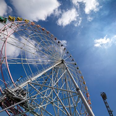 淡路島にある観覧車🎡わんちゃんも一緒に乗れるからおもち初の観覧車に🐕海も眺められて景色最高だった~~！ドッグランもあったからわんちゃん連れにおすすめです♡淡路島淡路島sa淡路サービスエリア淡路ハイウェイオアシス淡路島旅行淡路島観光犬とおでかけ