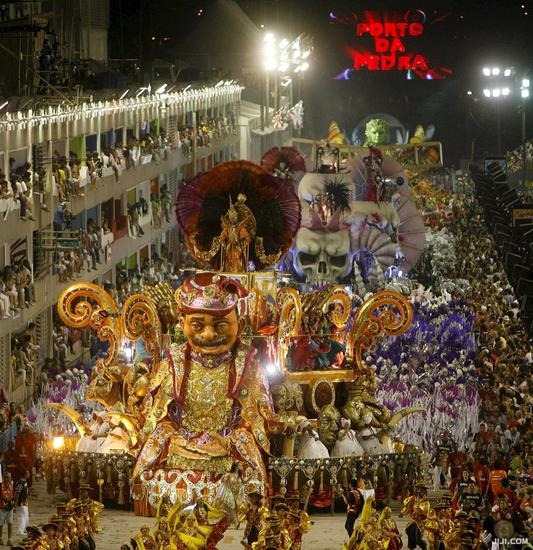リオのカーニバルに数万人 ブラジル 華麗なパレードを披露 - 世界日報DIGITAL