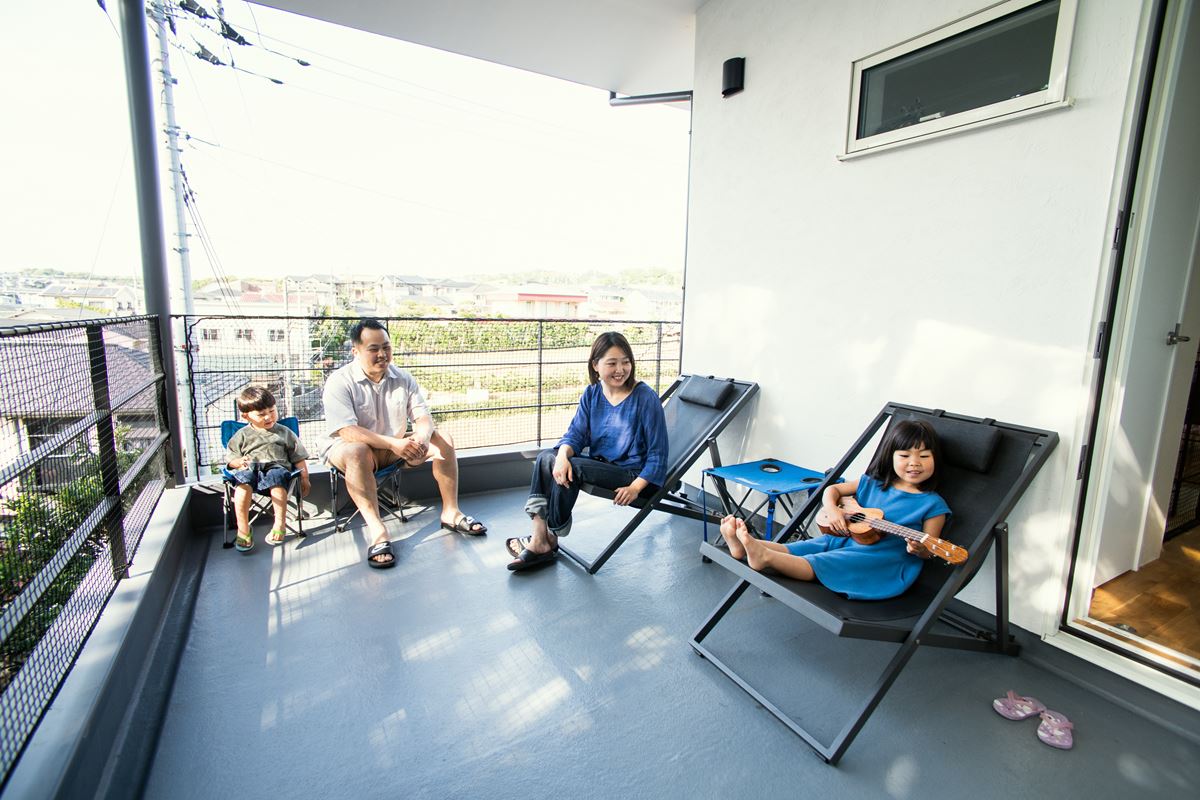 家族とアウトドア気分なおうち時間 おうちキャンプ「家キャン」をさらに盛り上げるAmazonデバイス活用術 - About Amazon