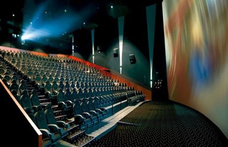 ユナイテッド・シネマ、横浜に初出店。'24年春、12スクリーンで約1,100席 - AV Watch