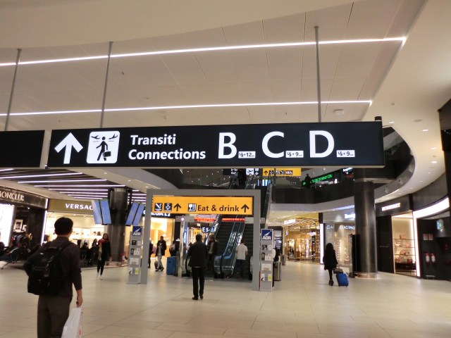 Ladies and Gentlemen: 空港のそれ イタリア，フィウミチーノ空港：FCO