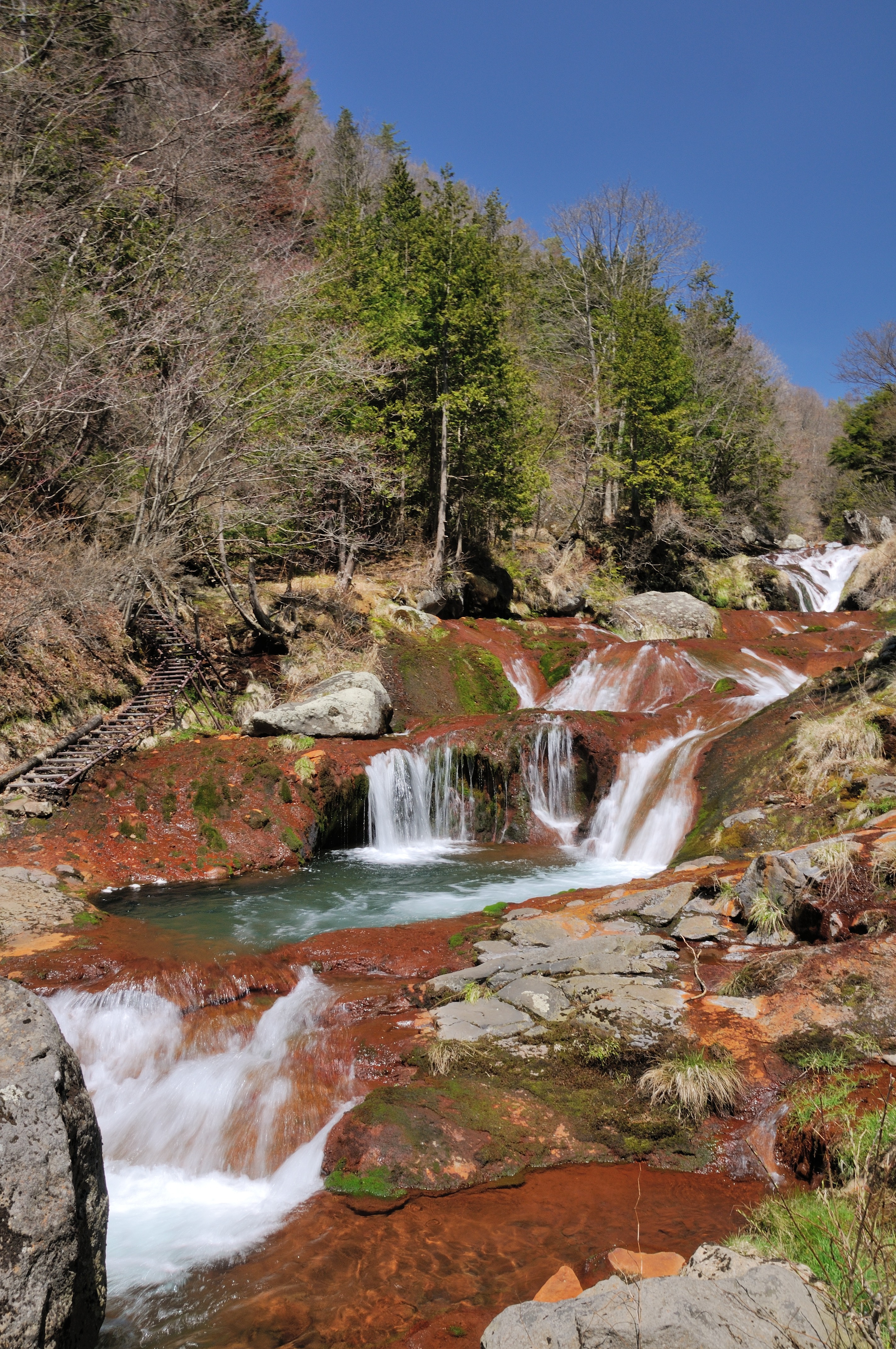 おしどり隠しの滝がんでんの館