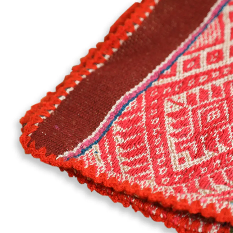 ポンチョとは。意味や特徴をイラスト付きで説明