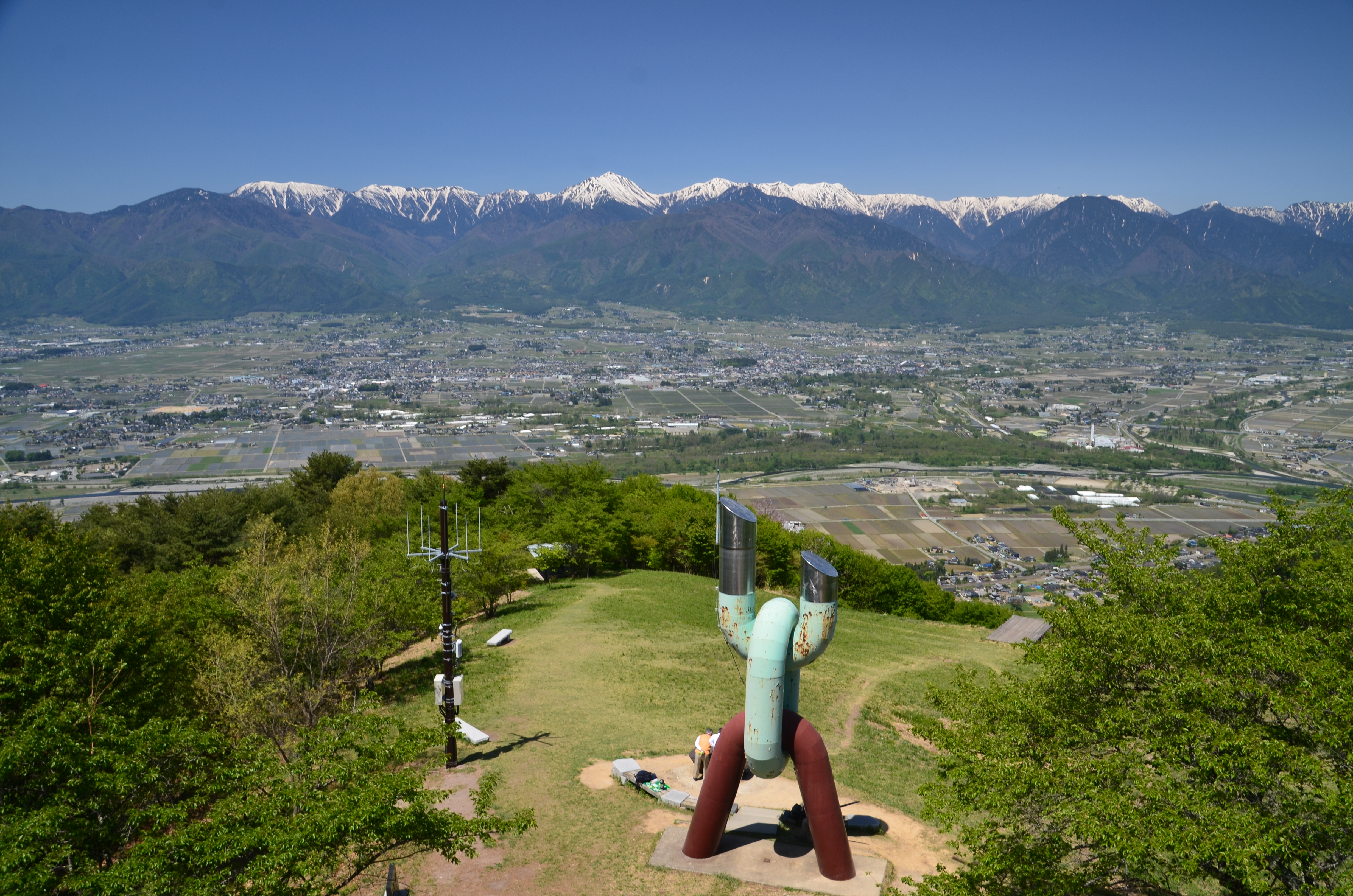 峰山公園 高松市峰山町 展望台から圧巻の眺望 遊具充実、貴重な古墳もニュースCOOL KAGAWA四国新聞社が提供する香川の観光情報サイト