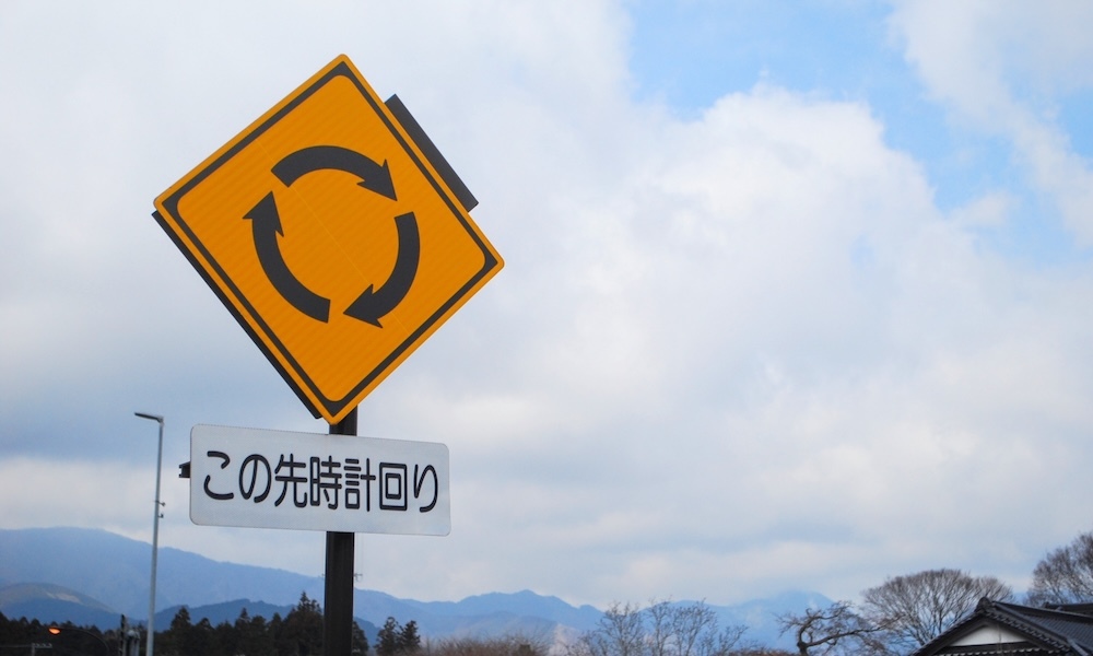 ポール付きのシンプル標識の単品イラスト つづら折りあり イラスト素材7709627-