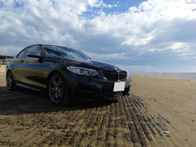 クルマ走行可能な砂浜や増水すると沈む橋!? 車両が通行できるちょっと変わった道路とはくるまのニュース