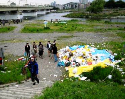 ごみ 騒音回避へ 川崎市、多摩川ＢＢＱ対策で社会実験政治・行政カナロコ