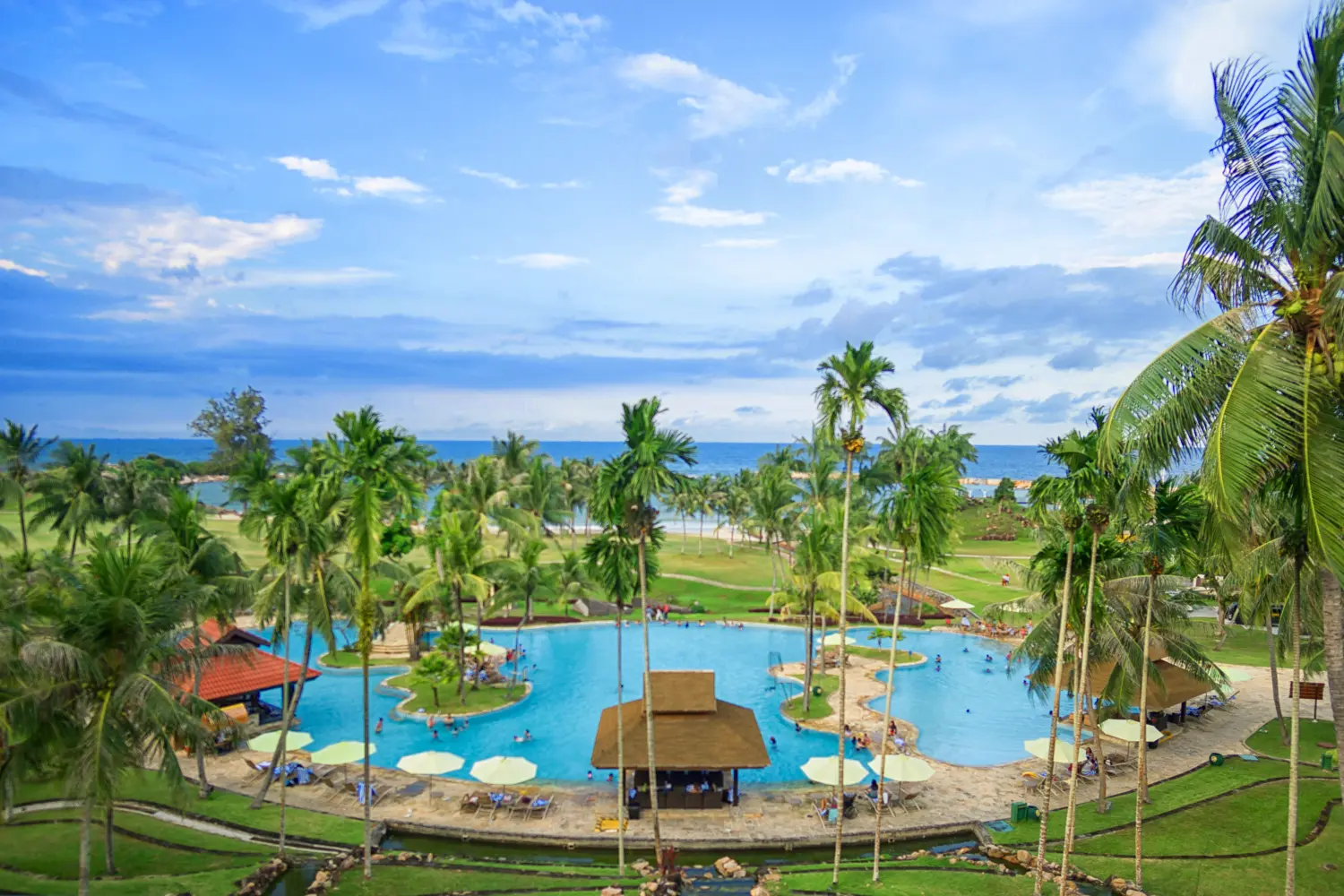 ビンタン島の美しいサンゴ礁の海 10616011578 の写真・イラスト素材アマナイメージズ