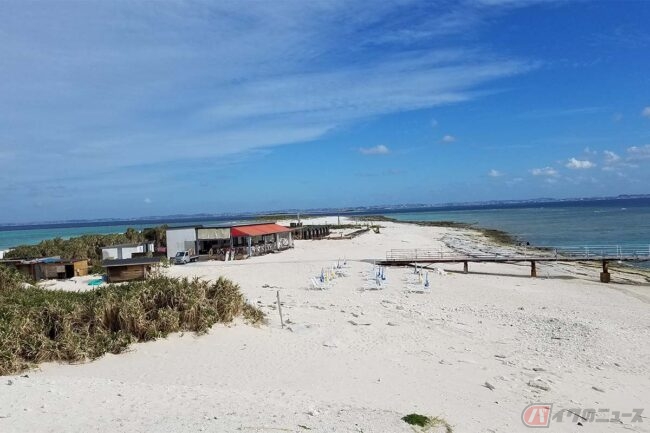こんばんは✋🥰, 何度か海沿いを走ったので, ついに先週バイクの洗車をしてきました✨,初洗車, ., ①ジャケット振り回してカッコつける私,②〜洗車の様子,